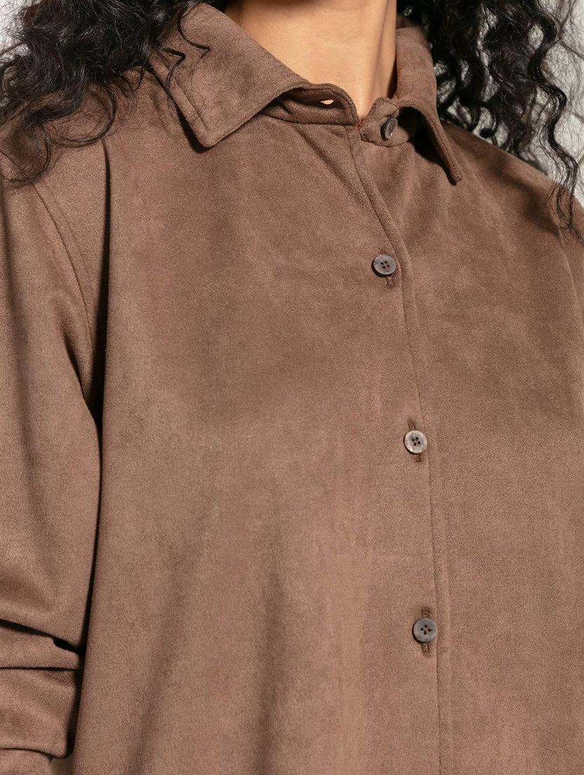 Camisa em camurça com detalhe de fenda lateral Biamar