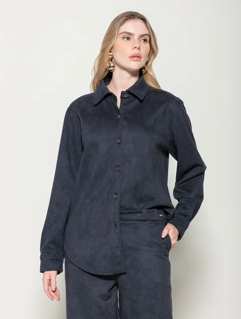 Camisa em camurça com detalhe de fenda lateral Biamar