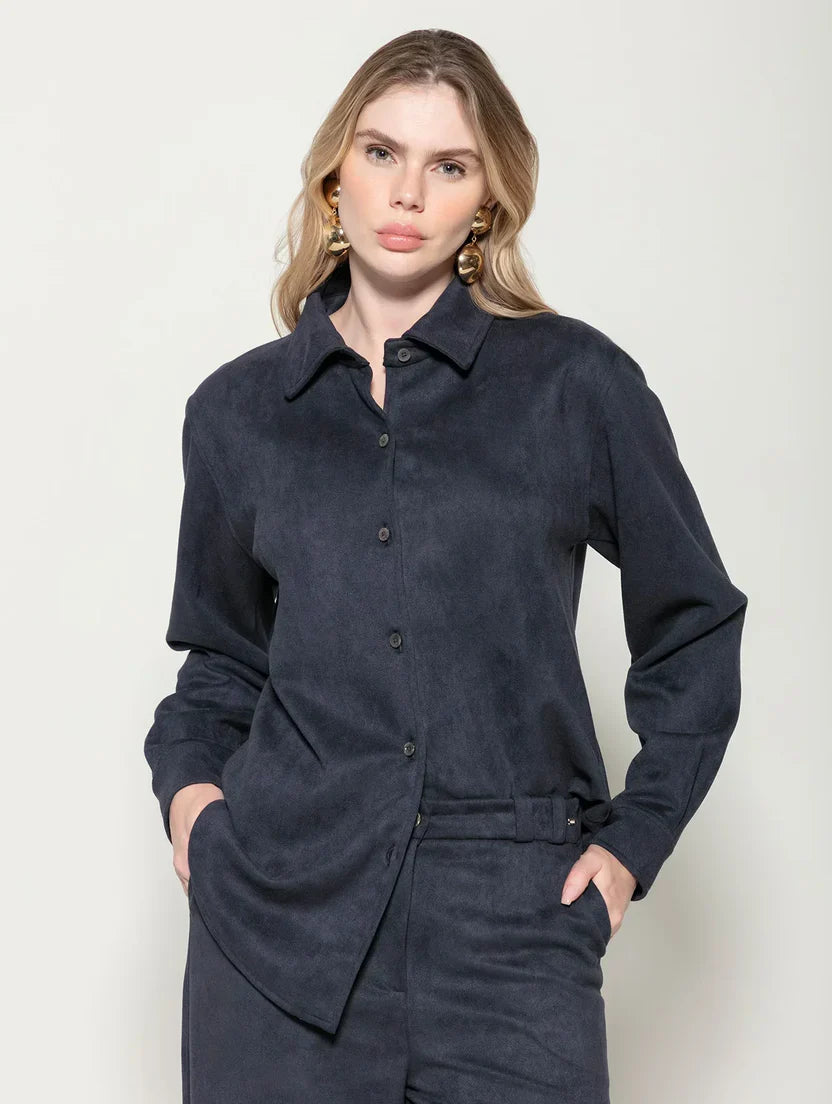 Camisa em camurça com detalhe de fenda lateral Biamar