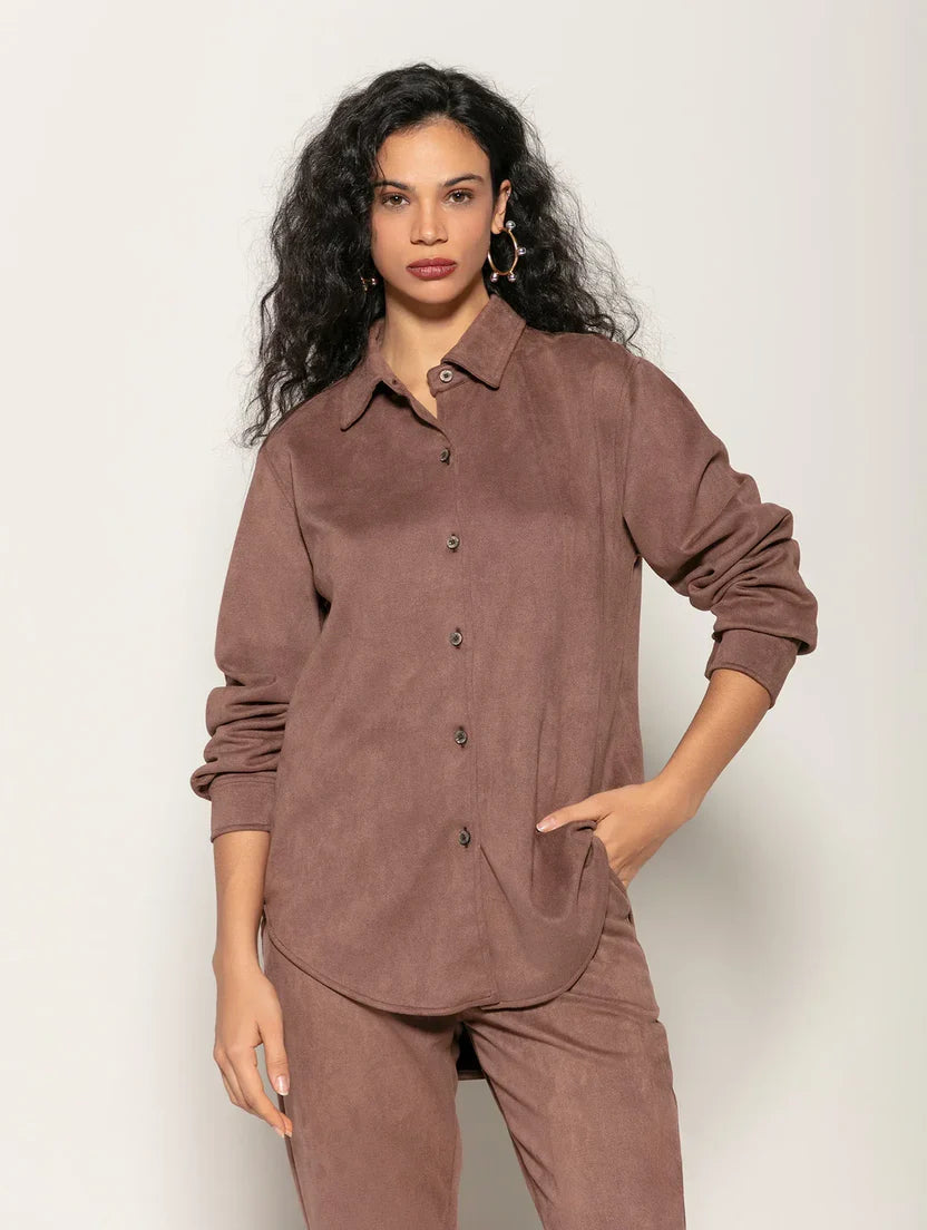 Camisa em camurça com detalhe de fenda lateral Biamar