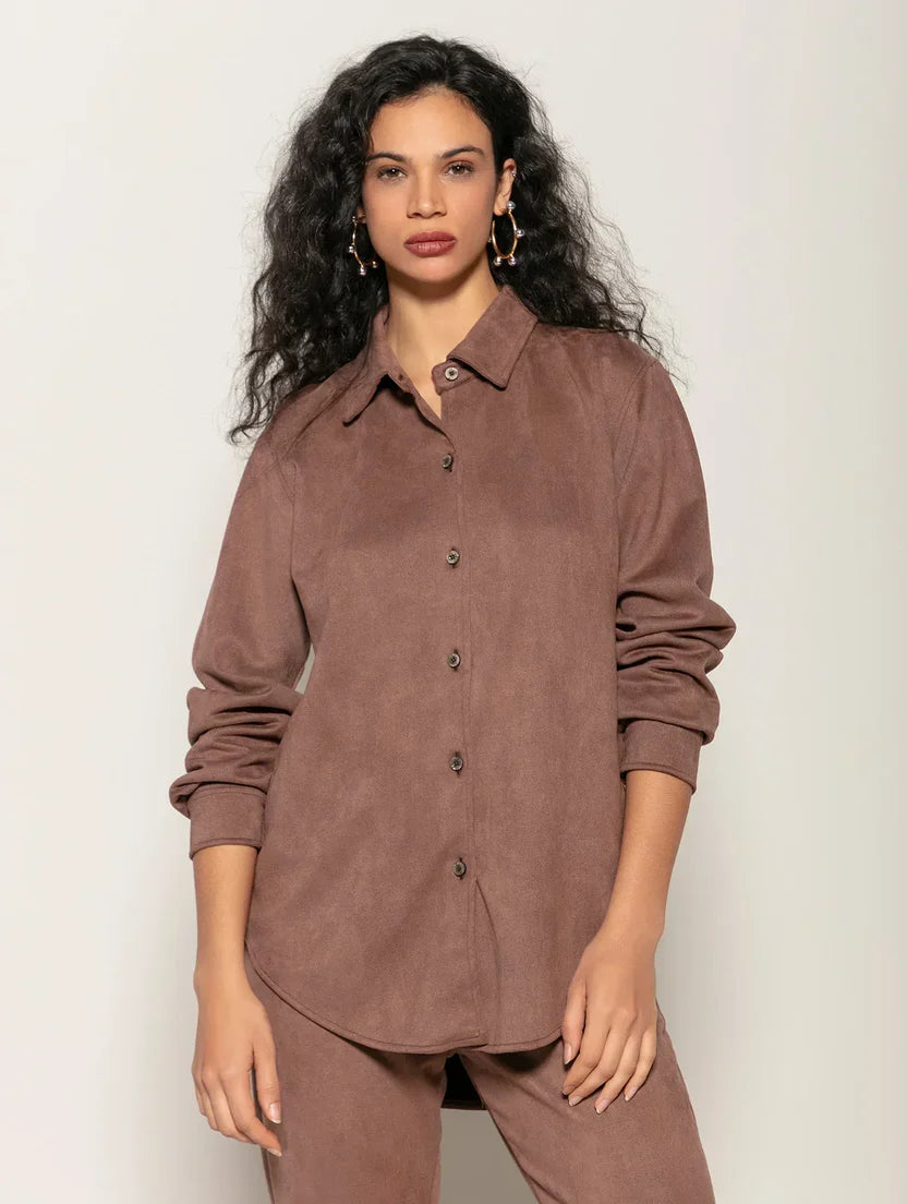 Camisa em camurça com detalhe de fenda lateral Biamar